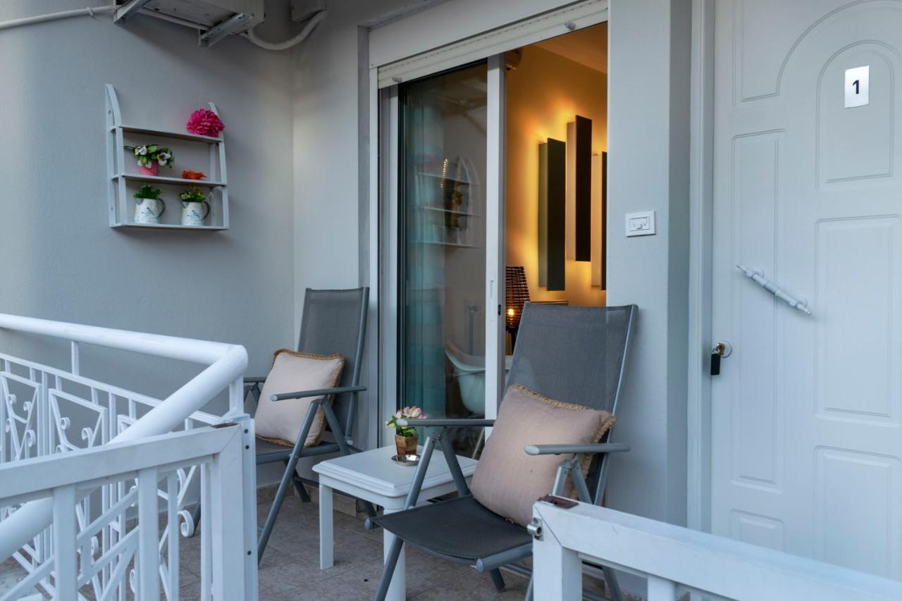 Family Inn Apartments&Suites Неос-Мармарас Экстерьер фото
