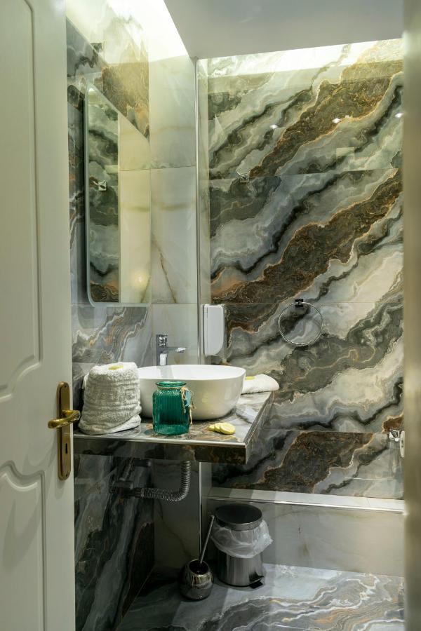 Family Inn Apartments&Suites Неос-Мармарас Экстерьер фото