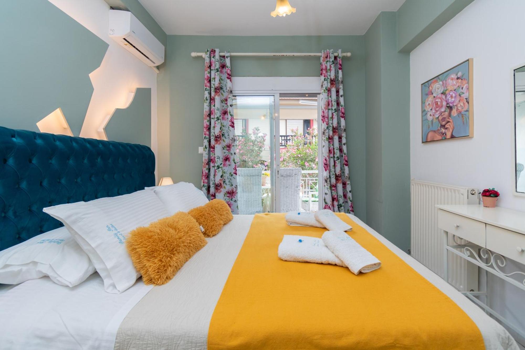 Family Inn Apartments&Suites Неос-Мармарас Экстерьер фото