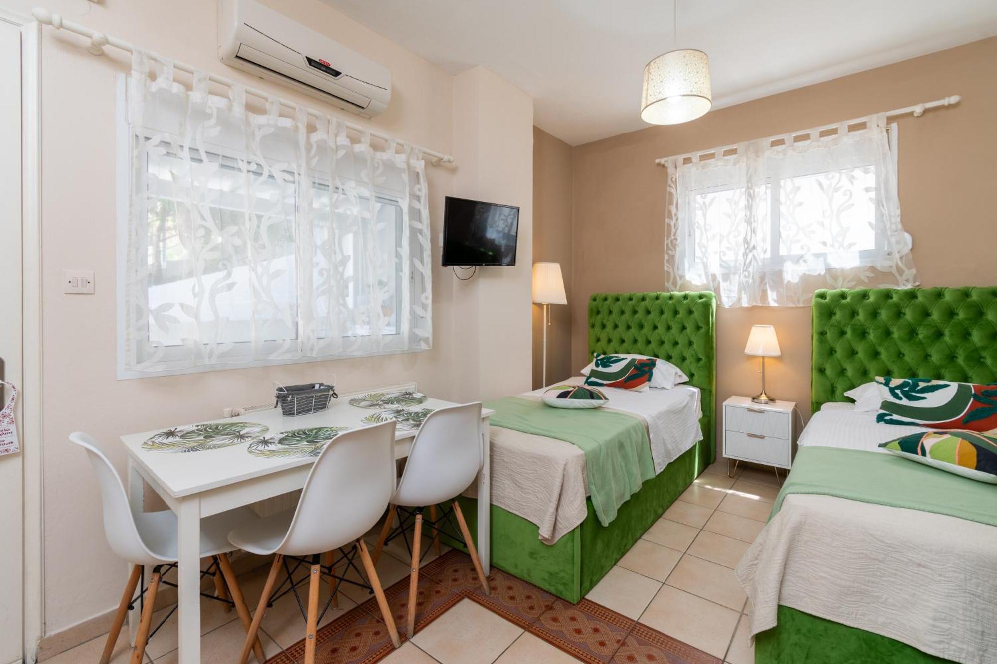 Family Inn Apartments&Suites Неос-Мармарас Экстерьер фото