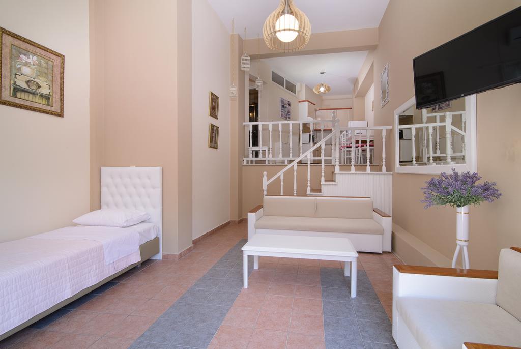 Family Inn Apartments&Suites Неос-Мармарас Экстерьер фото